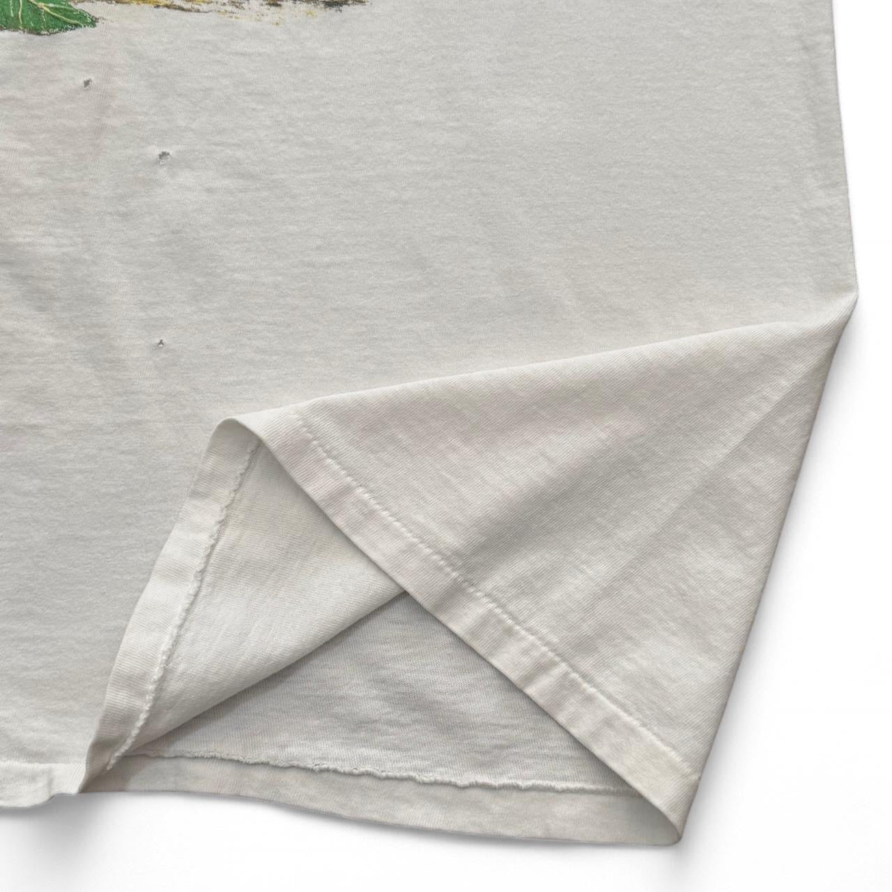 90s Skunk Animal Nature Graphic T-shirt