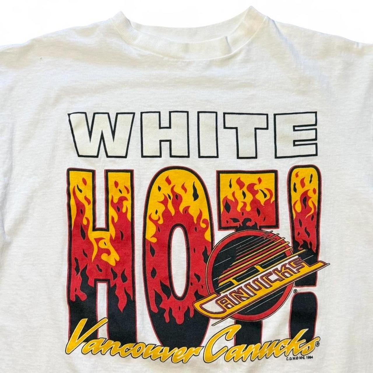 Vintage 90s Vancouver Canucks Flaming Hot NHL Hockey Sports T-shirt