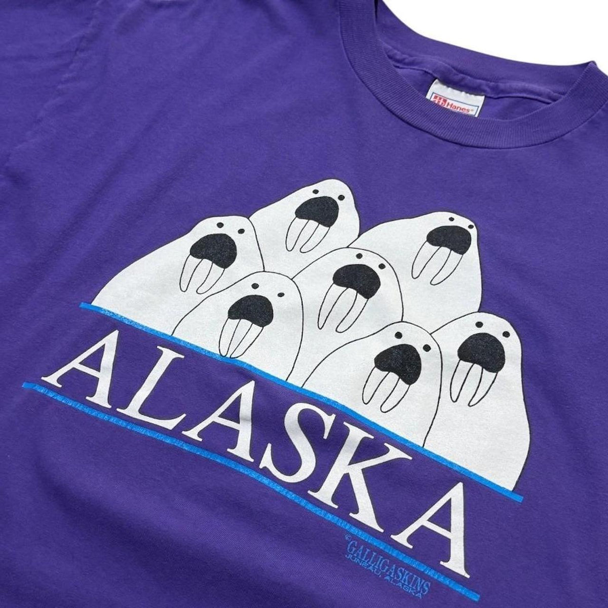 90s Alaska Walrus Ocean Nature Cute Animal Mammal Art Graphic T-shirt