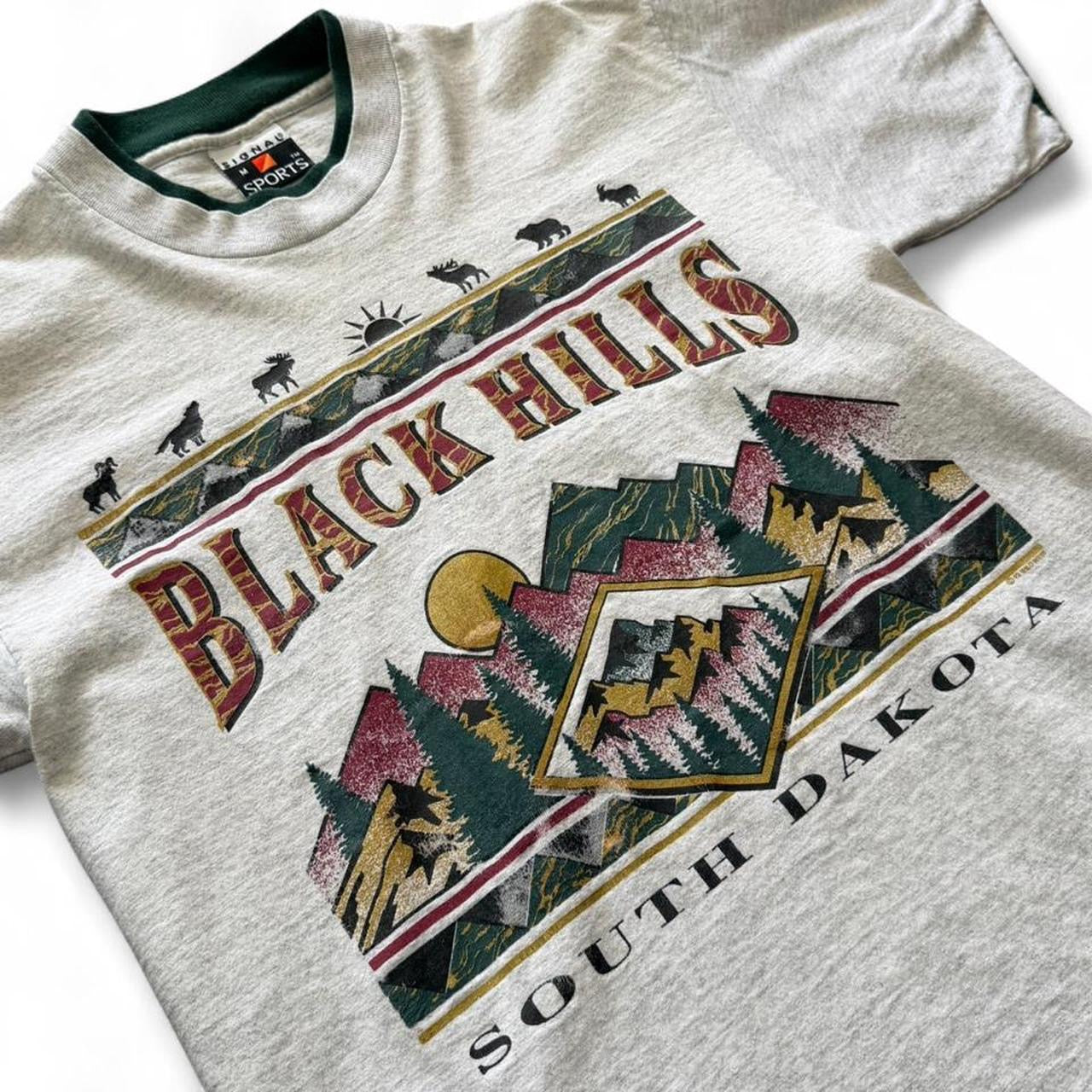 Vintage 90s Black Hills South Dakota Mountain Nature Outdoors Graphic T-shirt