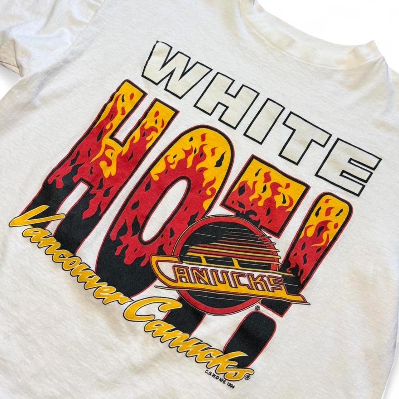 Vintage 90s Vancouver Canucks Flaming Hot NHL Hockey Sports T-shirt