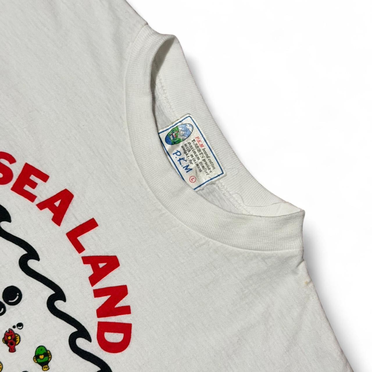 Vintage 90s Sea Land Water Nature Ocean Fish Art Graphic T-Shirt