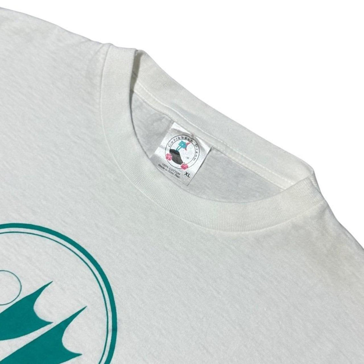 90s Caribbean Dream Hawaii Waikiki Travel Souvenir Art Graphic T-shirt