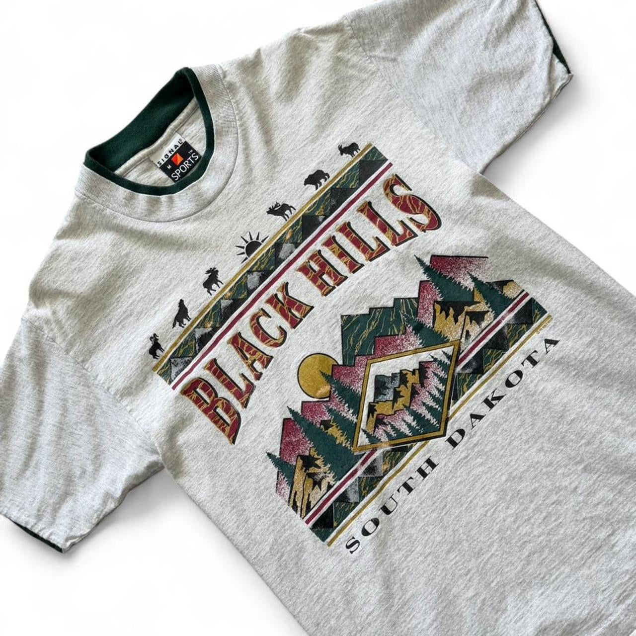 Vintage 90s Black Hills South Dakota Mountain Nature Outdoors Graphic T-shirt