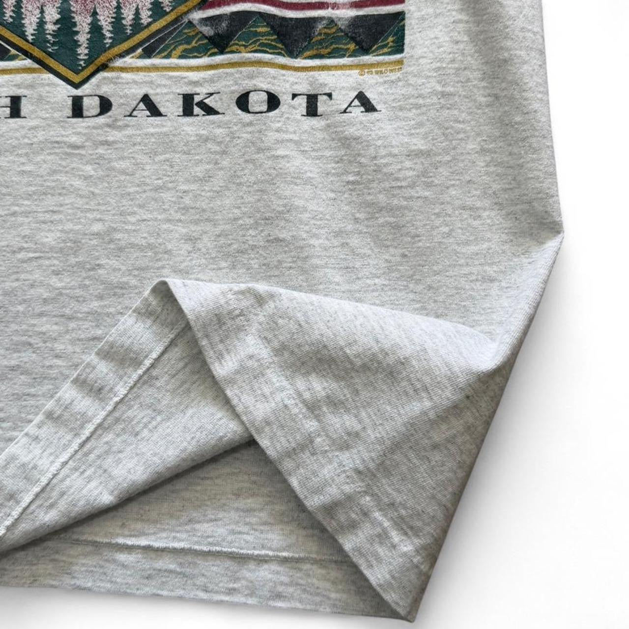 Vintage 90s Black Hills South Dakota Mountain Nature Outdoors Graphic T-shirt