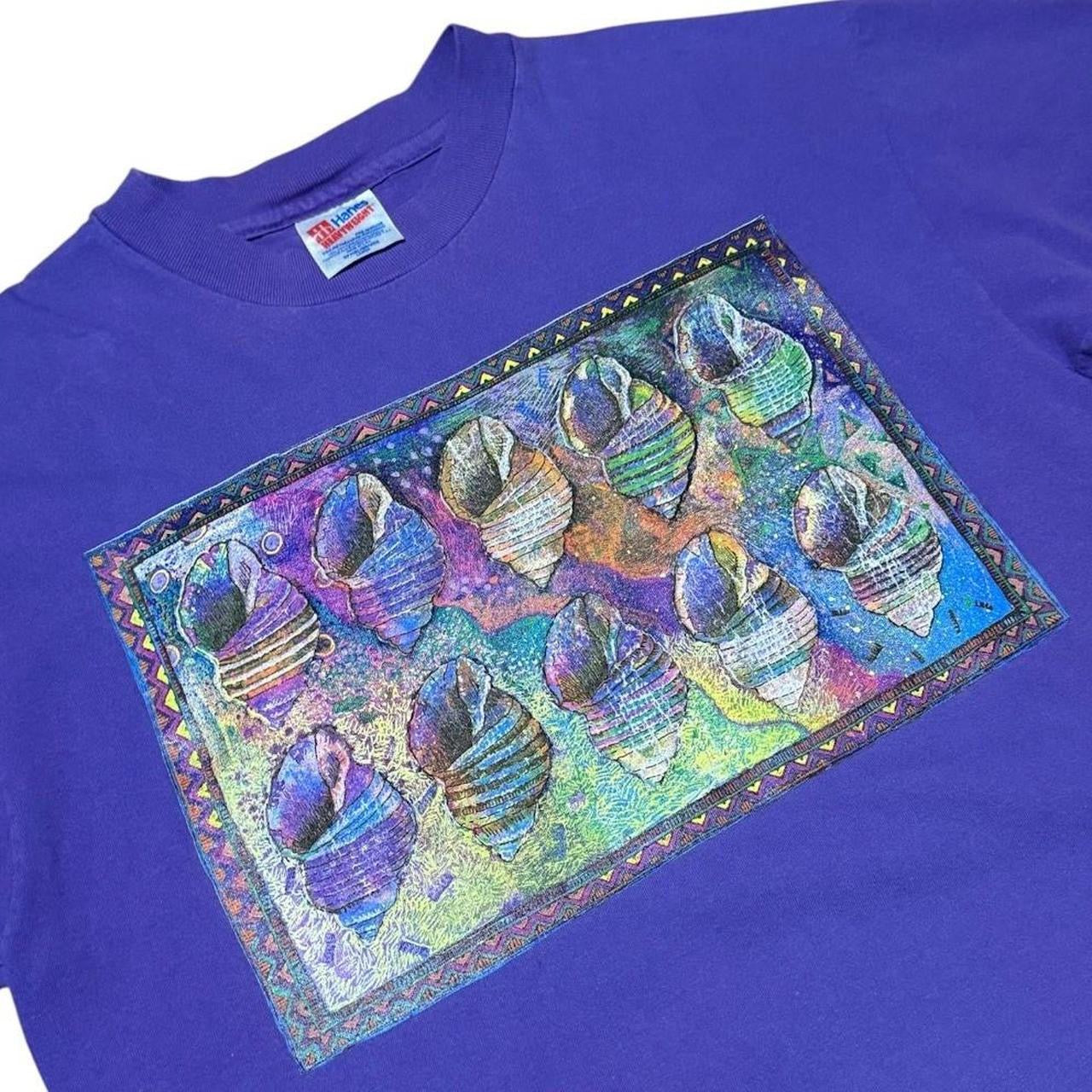 90s Seashell Conch Ocean Coastal Art Beach Surf Nature Graphic T-shirt