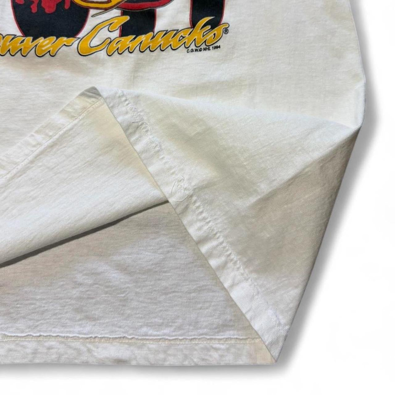 Vintage 90s Vancouver Canucks Flaming Hot NHL Hockey Sports T-shirt