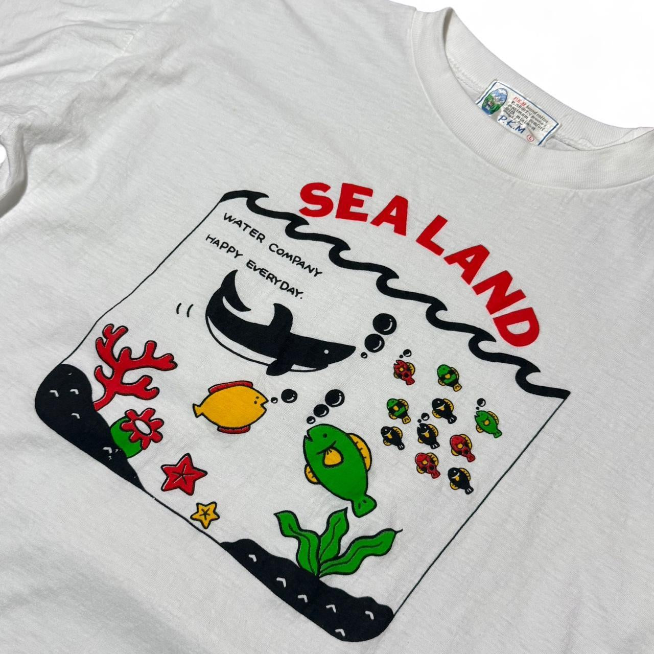 Vintage 90s Sea Land Water Nature Ocean Fish Art Graphic T-Shirt
