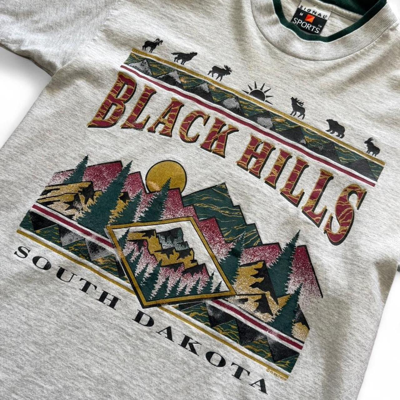Vintage 90s Black Hills South Dakota Mountain Nature Outdoors Graphic T-shirt