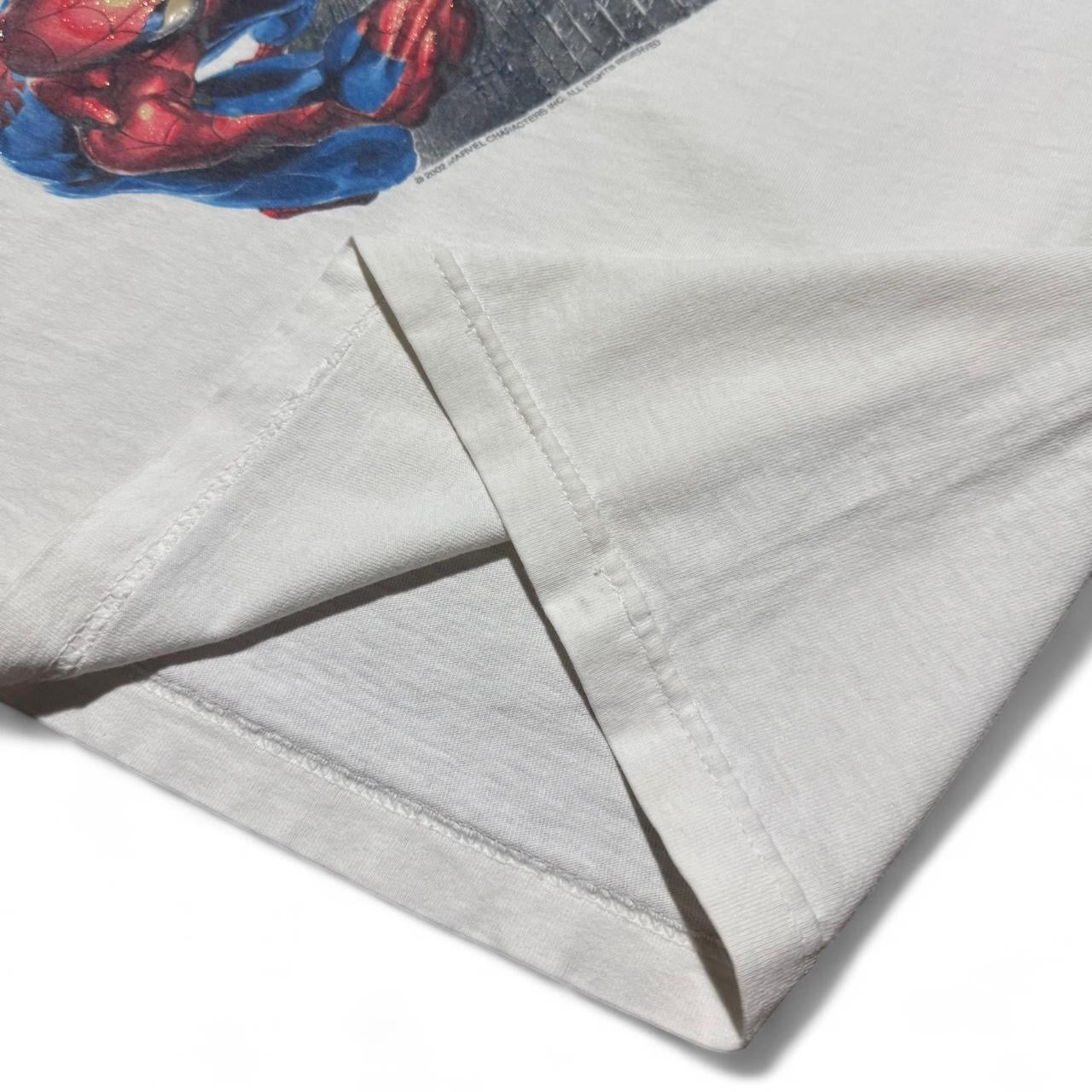 2002 Spiderman Marvel Comics Wall Scaling Sparkle Graphic T-shirt