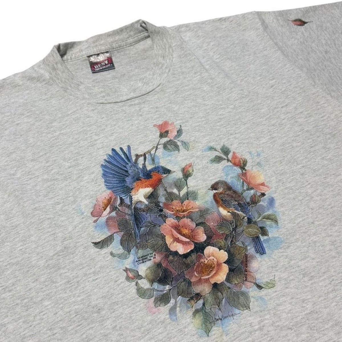 90s Bluebird Floral Bird Roses Avian Animal Cottage Art Graphic T-shirt