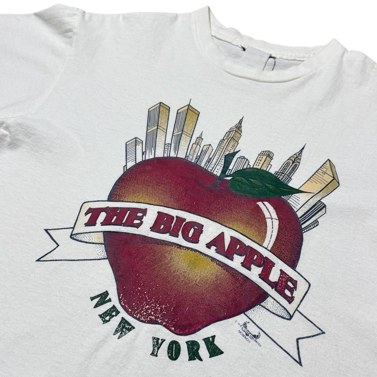 90s New York City The Big Apple NYC USA Twin Towers Skyline Art T-shirt