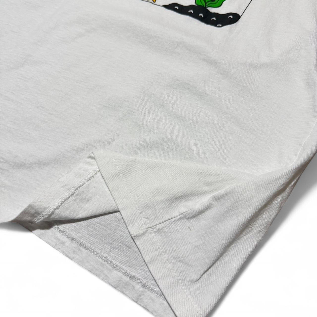 Vintage 90s Sea Land Water Nature Ocean Fish Art Graphic T-Shirt
