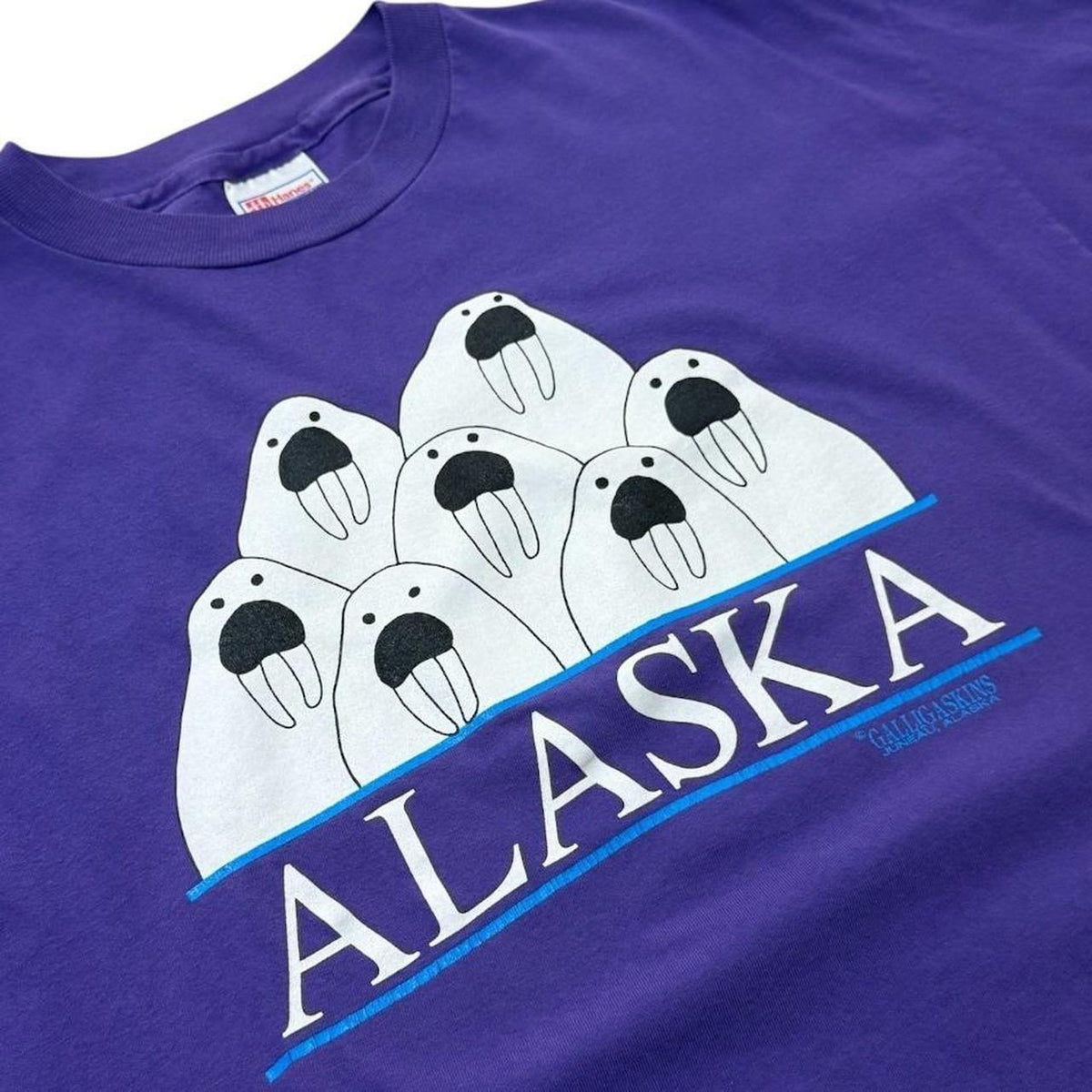 90s Alaska Walrus Ocean Nature Cute Animal Mammal Art Graphic T-shirt