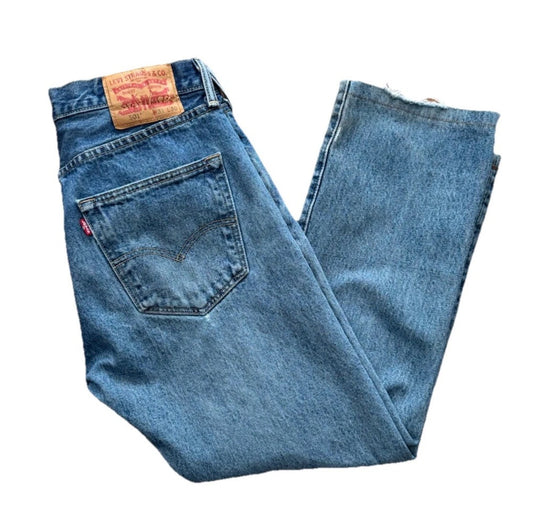 90s Levi’s 501 Light Blue Wash Straight Leg Hemmed Jeans