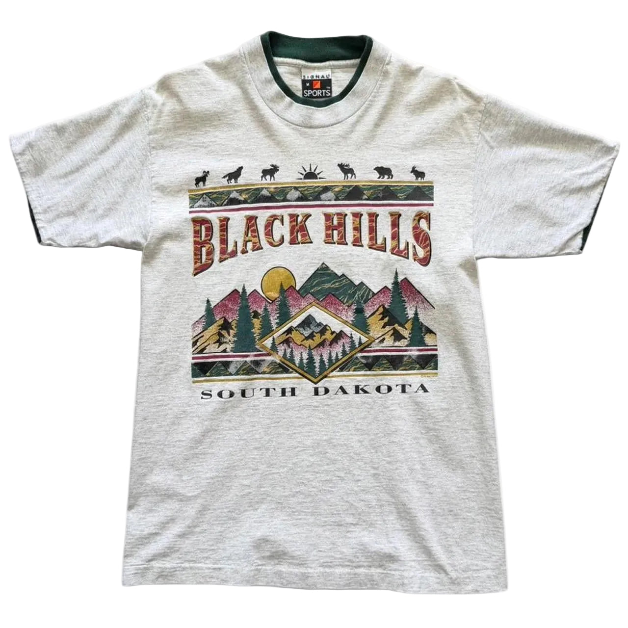 Vintage 90s Black Hills South Dakota Mountain Nature Outdoors Graphic T-shirt