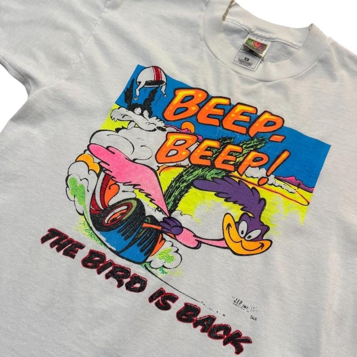 90s Road Runner Wile E Coyote Bird is Back Graphic Cartoon Promo T-shirt