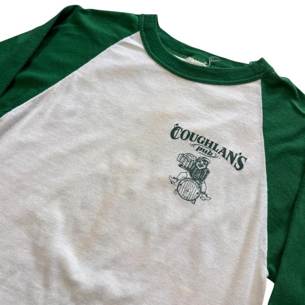 80s Coughlans Pub New York Irish Leprechaun Art Raglan Baseball T-shirt